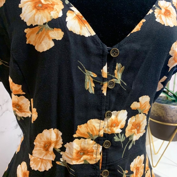 Pretty F21 floral dress - Picture 3 of 5